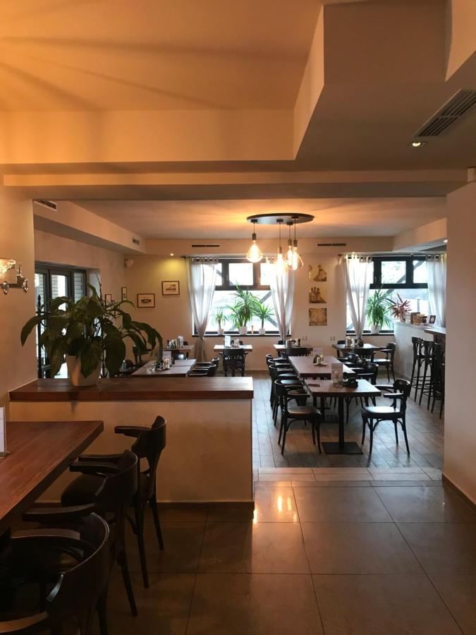 Restaurace A Penzion U Klasku Оломоуц Экстерьер фото